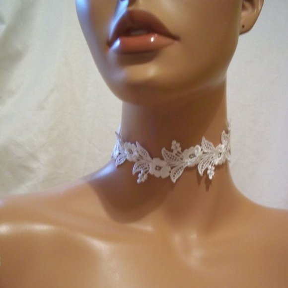 White Small Flower Lace Choker, White Lace Necklace, White Choker, Lace Choker - Picture 1 of 3